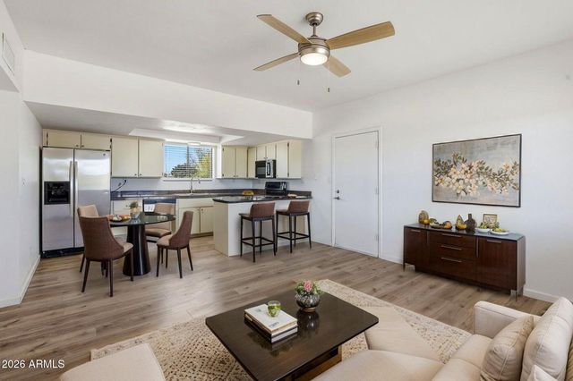 1302 E MADDOCK Road, Phoenix, AZ 85086