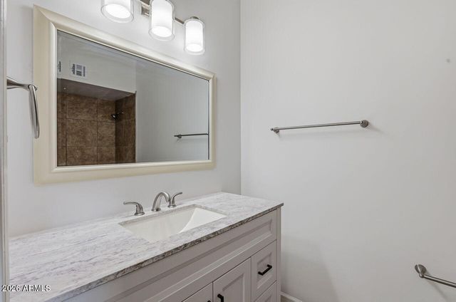 1302 E MADDOCK Road, Phoenix, AZ 85086