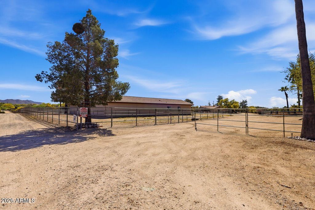 1302 E MADDOCK Road, Phoenix, AZ 85086 — photo 2