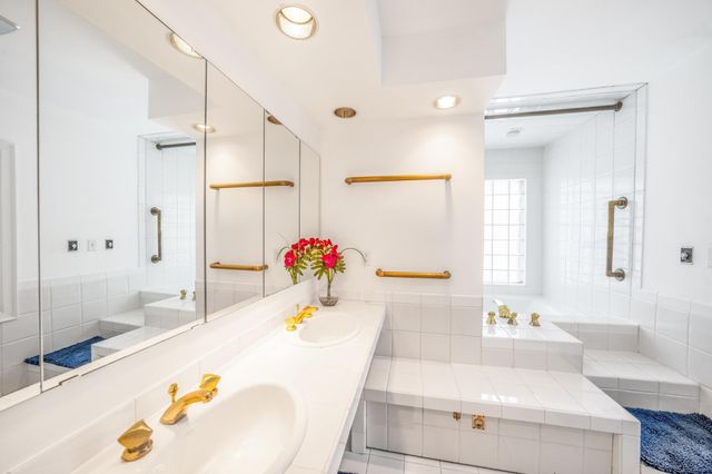 1721 Humboldt Avenue S, Minneapolis, MN 55403