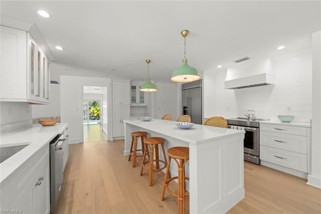 668 Anchor DR, Sanibel, FL 33957