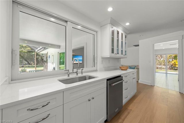 668 Anchor DR, Sanibel, FL 33957