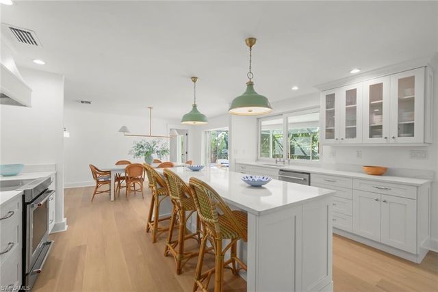 668 Anchor DR, Sanibel, FL 33957