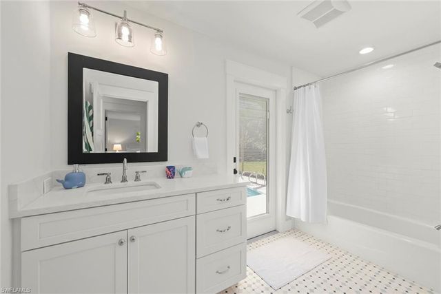 668 Anchor DR, Sanibel, FL 33957