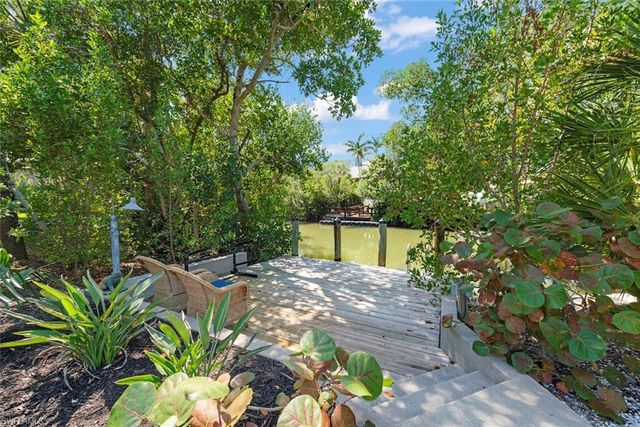 668 Anchor DR, Sanibel, FL 33957