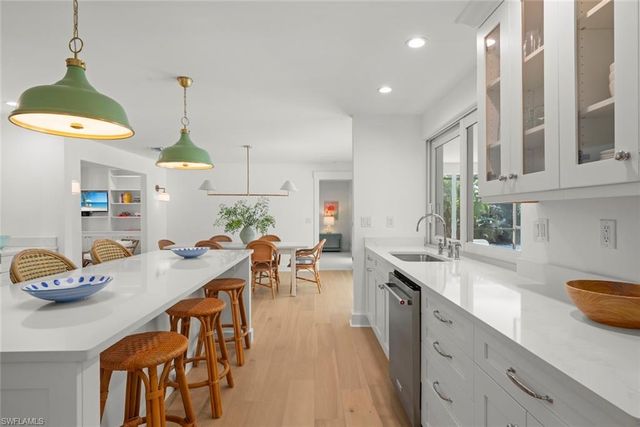 668 Anchor DR, Sanibel, FL 33957