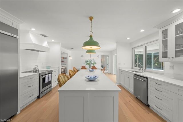 668 Anchor DR, Sanibel, FL 33957