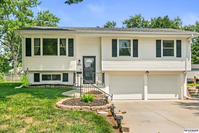 7211 Pine Drive, La Vista, NE 68128