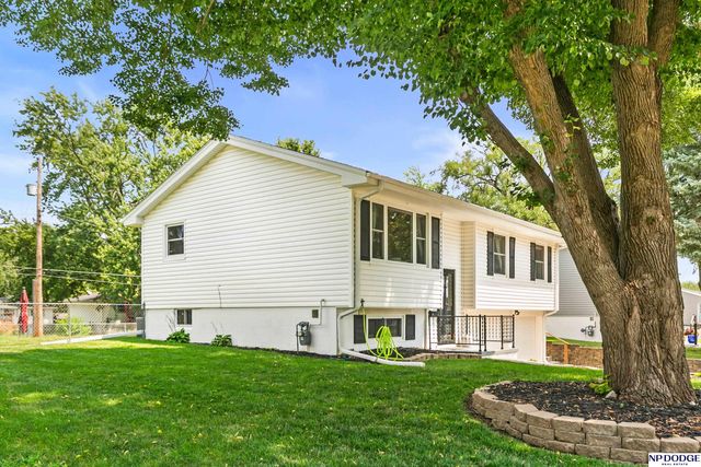 7211 Pine Drive, La Vista, NE 68128