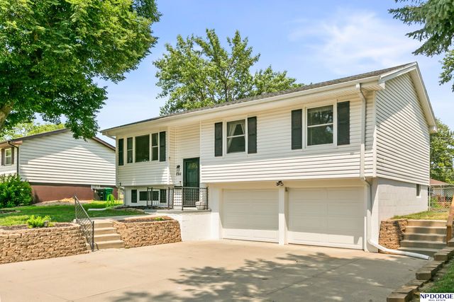 7211 Pine Drive, La Vista, NE 68128