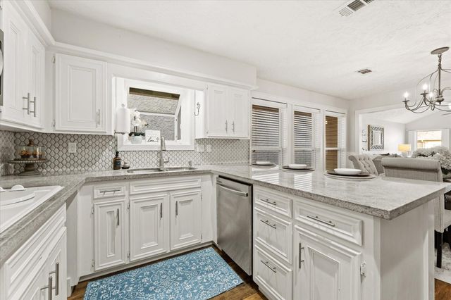 106 Harbour Town Court, Conroe, TX 77356