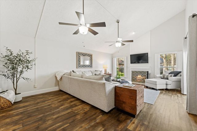 106 Harbour Town Court, Conroe, TX 77356