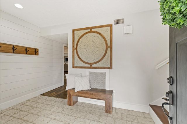 106 Harbour Town Court, Conroe, TX 77356