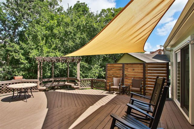 106 Harbour Town Court, Conroe, TX 77356