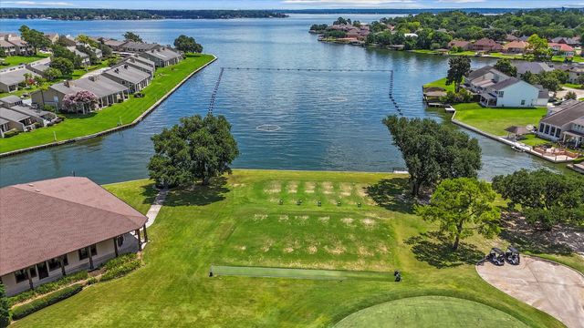 106 Harbour Town Court, Conroe, TX 77356