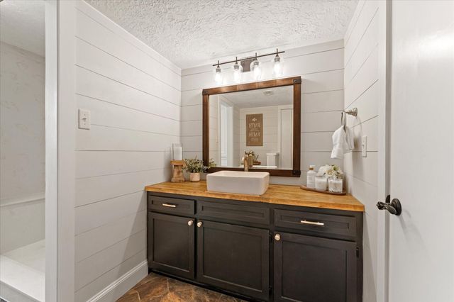 106 Harbour Town Court, Conroe, TX 77356