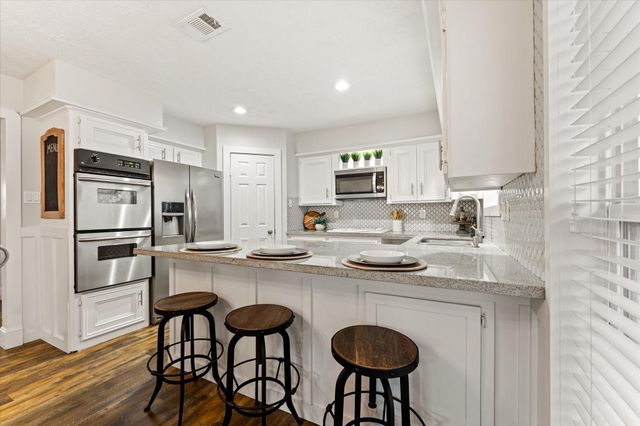 106 Harbour Town Court, Conroe, TX 77356