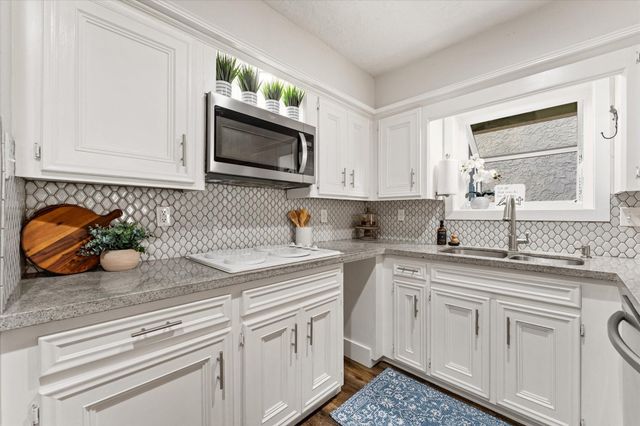 106 Harbour Town Court, Conroe, TX 77356