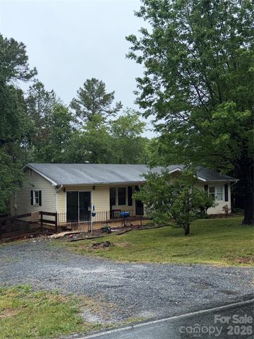 2723 Tatertown Loop, Nebo, NC 28761