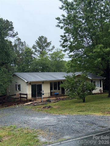 2723 Tatertown Loop, Nebo, NC 28761