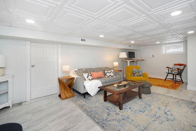 389 Concord Road, Bedford, MA 01730