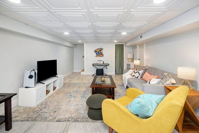 389 Concord Road, Bedford, MA 01730