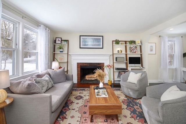 389 Concord Road, Bedford, MA 01730