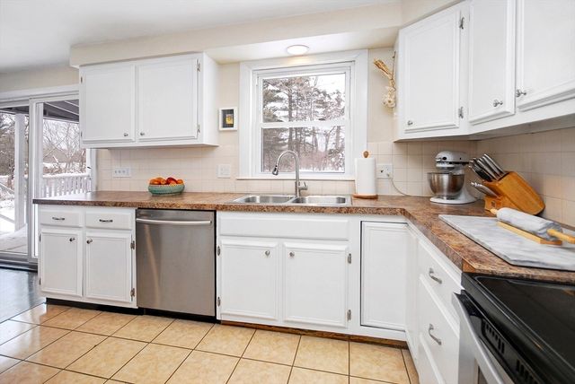 389 Concord Road, Bedford, MA 01730