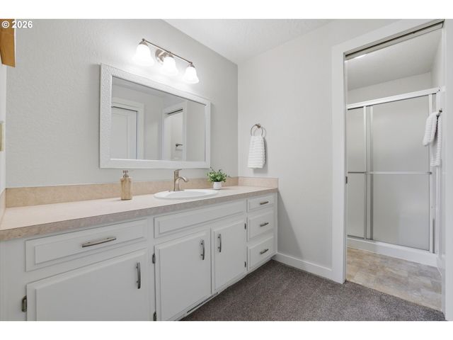 21634 Sw COLUMBIA Dr, Tualatin, OR 97062