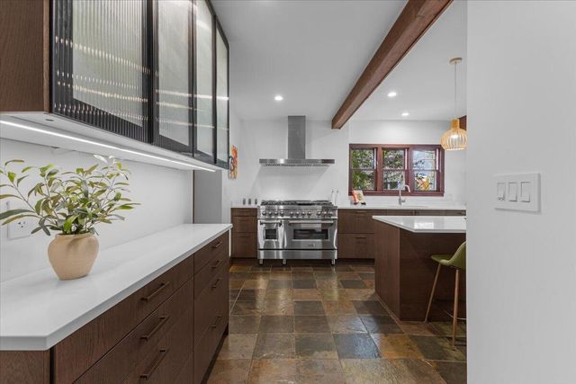 2656 Burnham Road, Royal Oak City, MI 48073