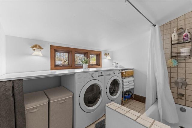 2656 Burnham Road, Royal Oak City, MI 48073