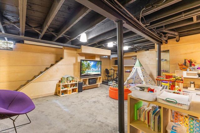 2656 Burnham Road, Royal Oak City, MI 48073