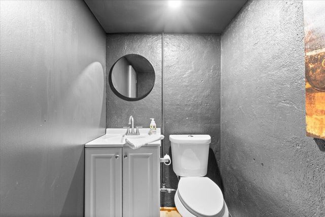 2656 Burnham Road, Royal Oak City, MI 48073