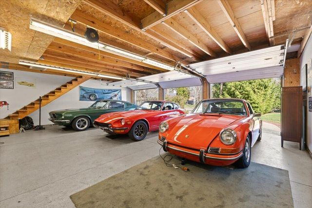 2656 Burnham Road, Royal Oak City, MI 48073