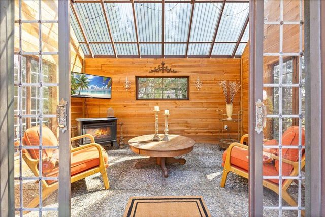 2656 Burnham Road, Royal Oak City, MI 48073