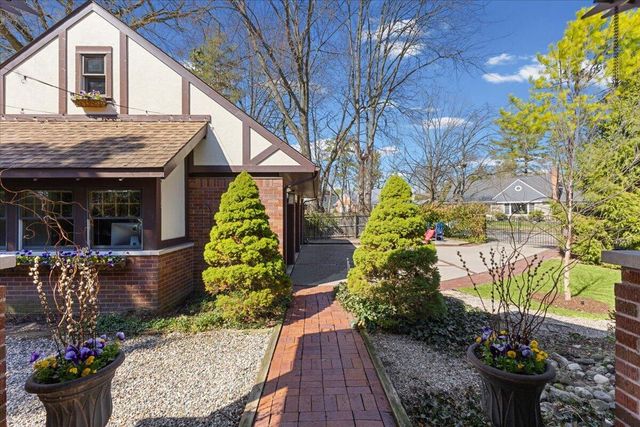 2656 Burnham Road, Royal Oak City, MI 48073