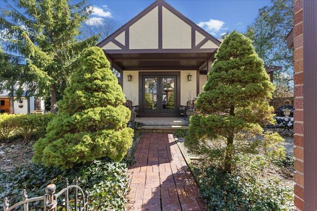 2656 Burnham Road, Royal Oak City, MI 48073