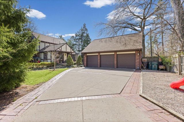 2656 Burnham Road, Royal Oak City, MI 48073