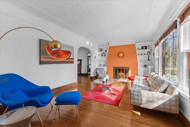 2656 Burnham Road, Royal Oak City, MI 48073