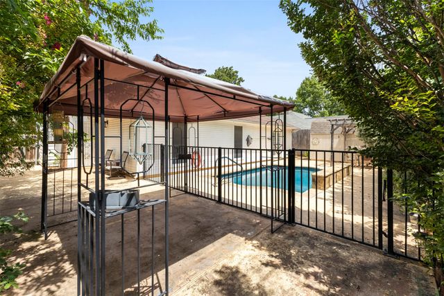 1006 Park Place Boulevard, Midlothian, TX 76065