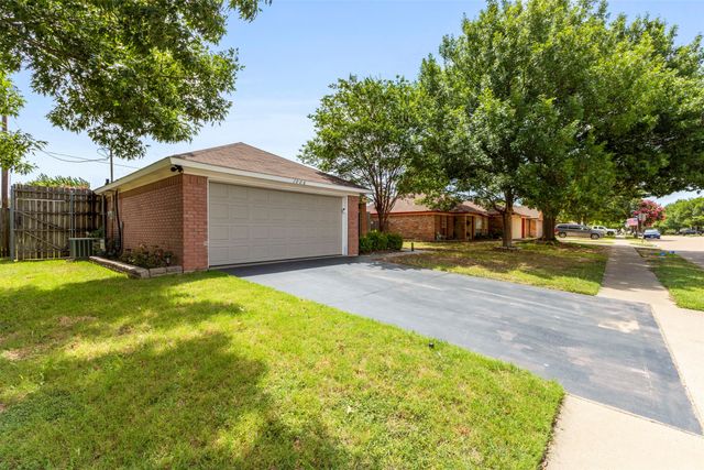 1006 Park Place Boulevard, Midlothian, TX 76065