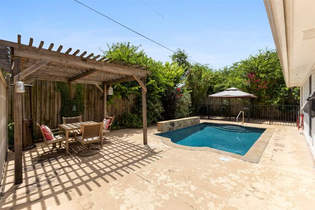 1006 Park Place Boulevard, Midlothian, TX 76065