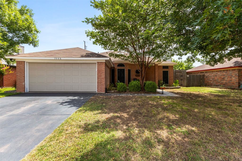 1006 Park Place Boulevard, Midlothian, TX 76065