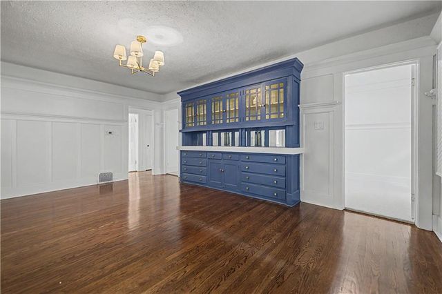 5633 Harrison Street, Kansas City, MO 64110