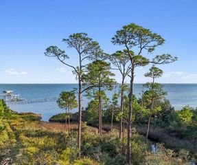 5500 Soundside Drive, Gulf Breeze, FL 32563