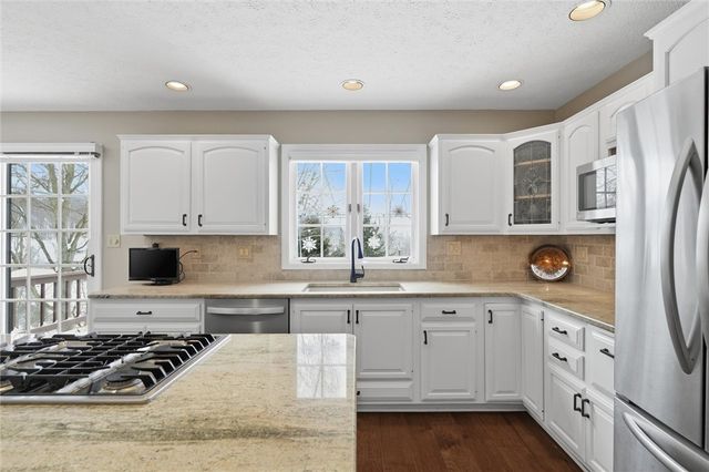 91 Green Crescent Dr, South Strabane, PA 15301