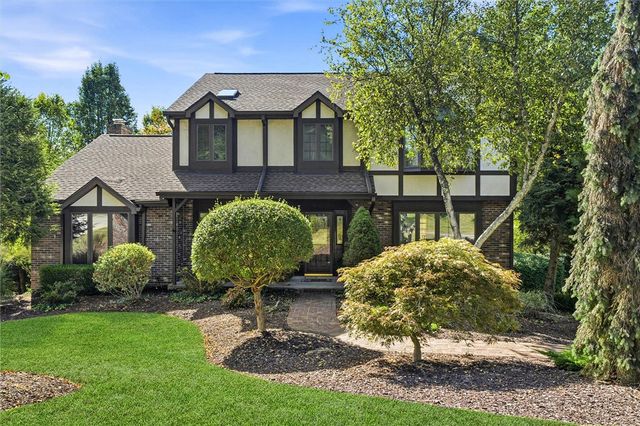 91 Green Crescent Dr, South Strabane, PA 15301