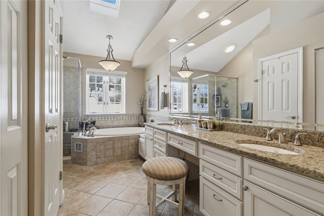 91 Green Crescent Dr, South Strabane, PA 15301