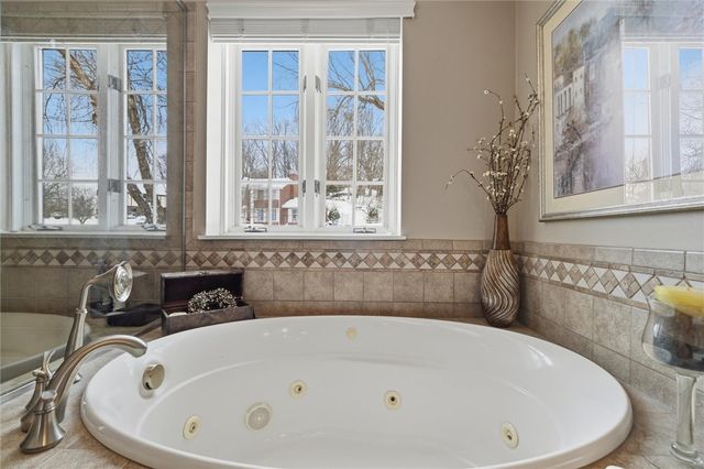 91 Green Crescent Dr, South Strabane, PA 15301