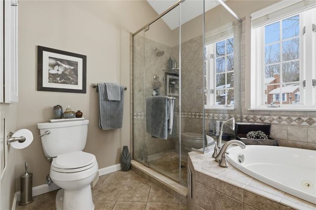 91 Green Crescent Dr, South Strabane, PA 15301